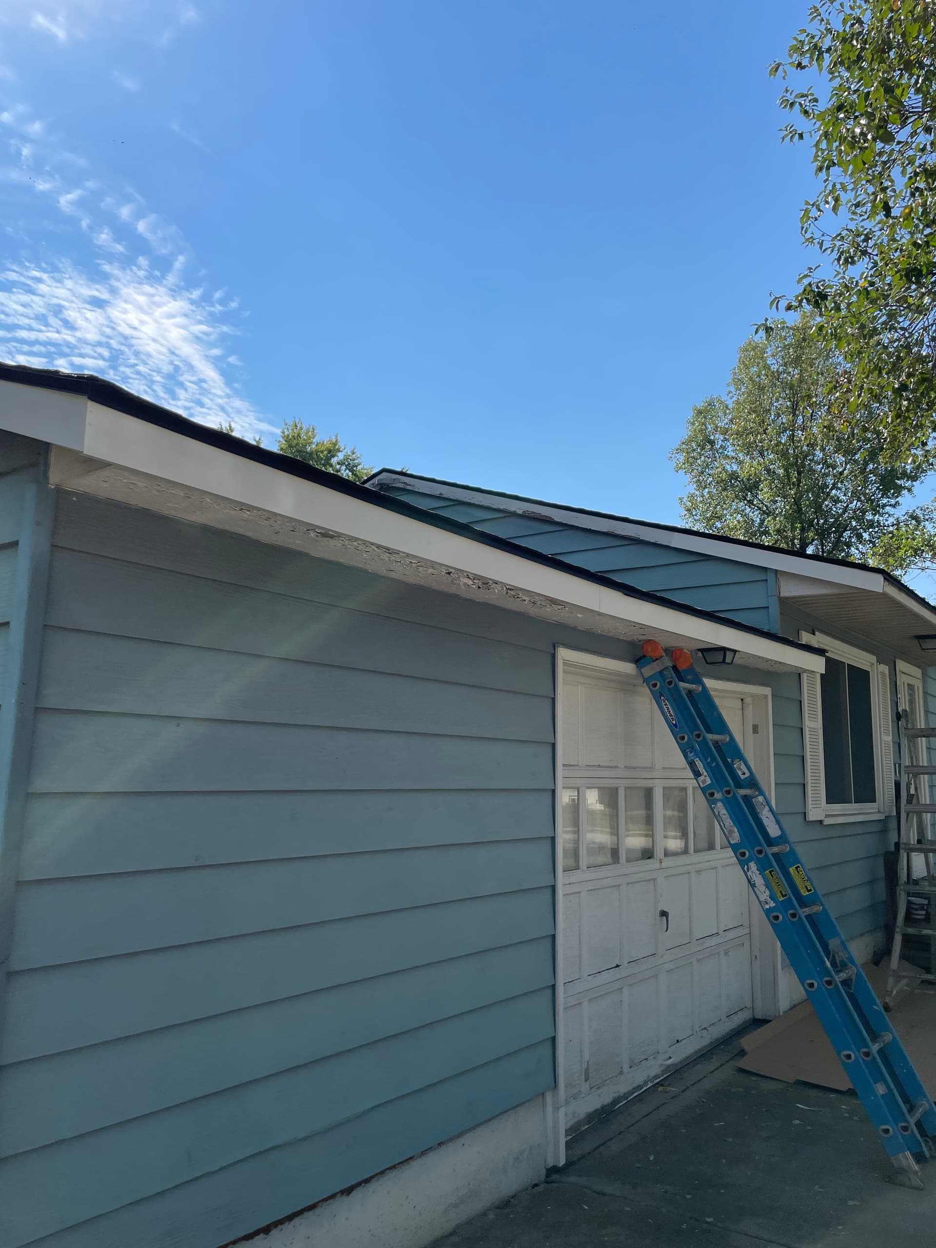 Gallery photos for Moire Black Shingle Installation in Grandview Missouri: Image #7